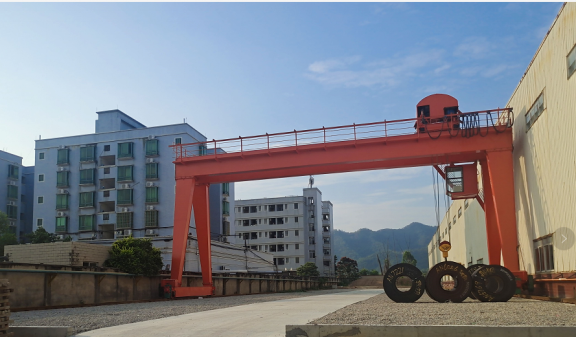 津西金兰新建原料仓库32吨龙门吊顺利完成安装